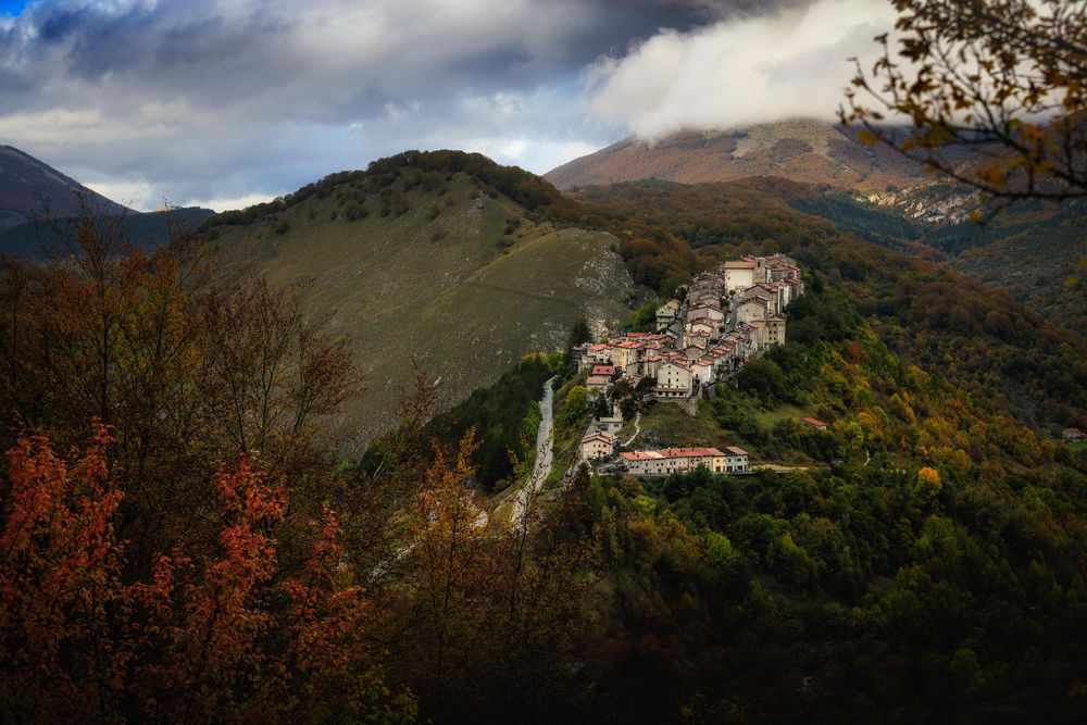 Il paese di Opi in autunno - Foto di Francesco Lemma