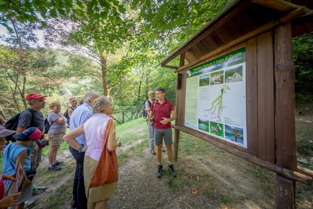 Escursione lungo uno dei Sentieri Natura del Parco - Foto di Francesco Lemma